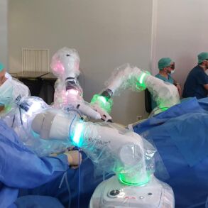 Santaros klinikose prasideda robotinės chirurgijos era: preciziškas tikslumas