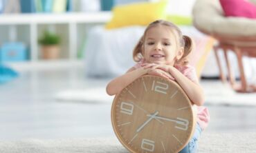 Savaitgalį įvedamas žiemos laikas ir sukamos laikrodžio rodyklės