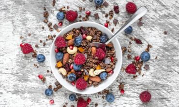 Savaitgalio rankdarbiai virtuvėje – granola: kaip pagaminti