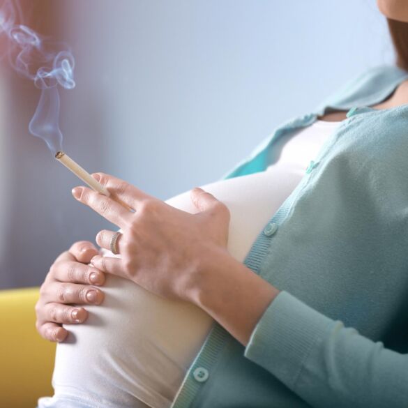 Šešios cigaretės per dieną gali lemti nevaisingumą ir paankstinti menopauzę