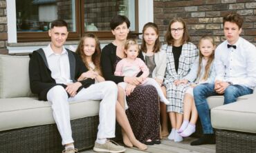 Šešis vaikus auginanti šeima atžalas moko pažinti savo tikėjimą ir kitas religijas 