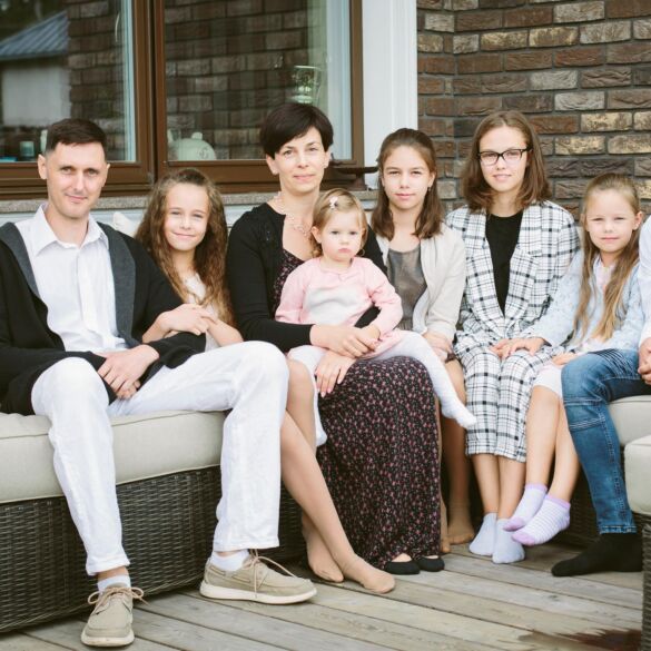 Šešis vaikus auginanti šeima atžalas moko pažinti savo tikėjimą ir kitas religijas 