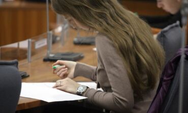 Šiandien į mokyklas grįžta abiturientai