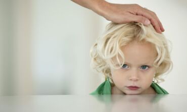 Šie tėvų žodžiai mus skaudino: kodėl dabar juos sakome savo vaikams?