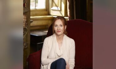Skaitytojai pasitinka naująją J. K. Rowling knygą: berniukas ir jo žaislas netrukus pakeis pasaulį