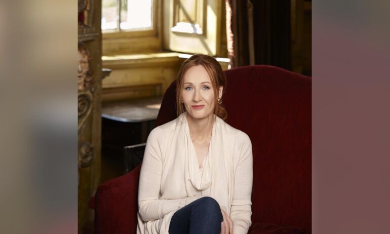 Skaitytojai pasitinka naująją J. K. Rowling knygą: berniukas ir jo žaislas netrukus pakeis pasaulį