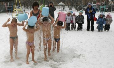 Šokiruojantis vaikų grūdinimas FOTO