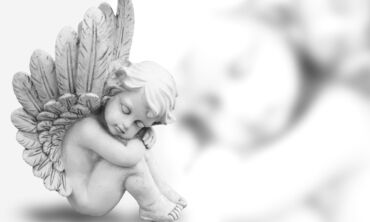 Sostinės vaikų ir jaunimo centre atidaryta „Angelų siena“ – Ukrainos vaikams palaikyti skirta meninė instaliacija 