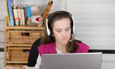 Sunerimę tėvai klausia: kaip apsaugoti vaikus nuo internete tykančių pavojų?