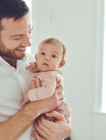 Tėčiams: kaip sukurti artimą ryšį su kūdikiu