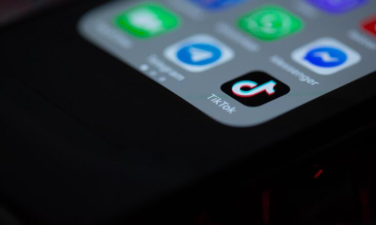 „TikTok“ išnaudoja mažamečių silpnybes: kaip apsaugoti savo vaikus?