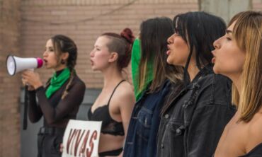 Tūkstančiai moterų Lotynų Amerikoje reikalavo teisės į abortą