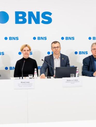 Tyrimas: du iš trijų Lietuvos mokinių naudojo „ChatGPT“ namų darbams atlikti ar rašiniams rašyti