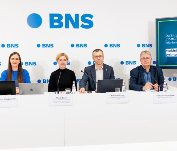 Tyrimas: du iš trijų Lietuvos mokinių naudojo „ChatGPT“ namų darbams atlikti ar rašiniams rašyti