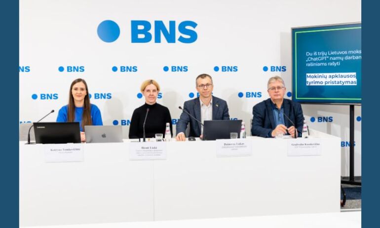 Tyrimas: du iš trijų Lietuvos mokinių naudojo „ChatGPT“ namų darbams atlikti ar rašiniams rašyti