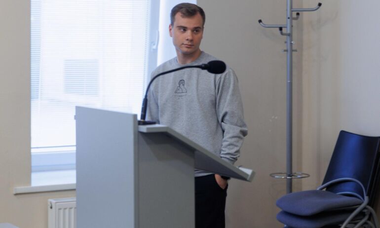 Už nepilnamečių tvirkinimą nuteistas R. Jakštys pats atlikti bausmės neatvyko