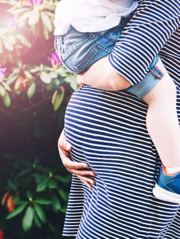 Užsienyje gyvenanti jauna mama: esu nėščia ir labai bijau ateities