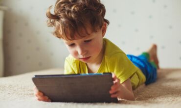 Vaikai ir ekranai: ką tėvai turėtų žinoti