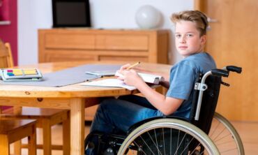 Vaikai su negalia bendrose klasėse: ar ugdymo įstaigos ir visuomenė pasiruošusi?