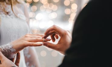 Vedybų tendencijos nesikeičia – lietuviai ir toliau rinkosi vasaros savaitgalius