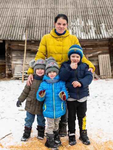 Vėjo perpučiamame name gyvenančios keturių vaikų mamos svajonė – suremontuoti stogą