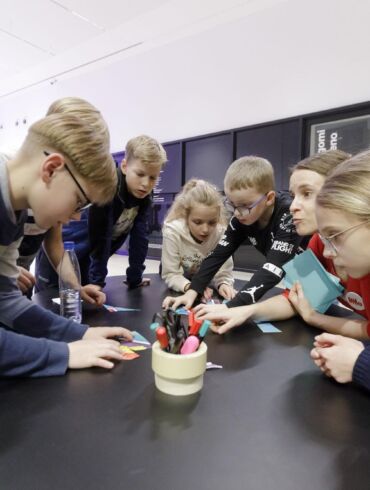 Vieta žaisti ir eksperimentuoti: ką vaikai muziejuje veikia vasarą?