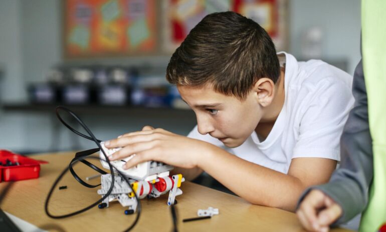 Vilniaus 700 jubiliejaus proga „FIRST® LEGO® lyga“ varžybų dalyviai kurs ateities sostinę   