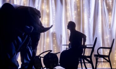 Vilniaus mažasis teatras kviečia paskutinįkart išvysti jautrų spektaklį „Ein Elefant“