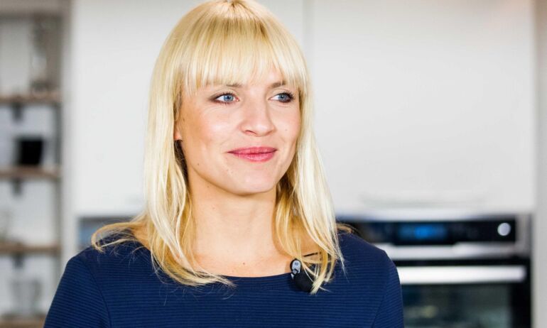 Vlada Musvydaitė moko slidinėti trejų metų sūnelį