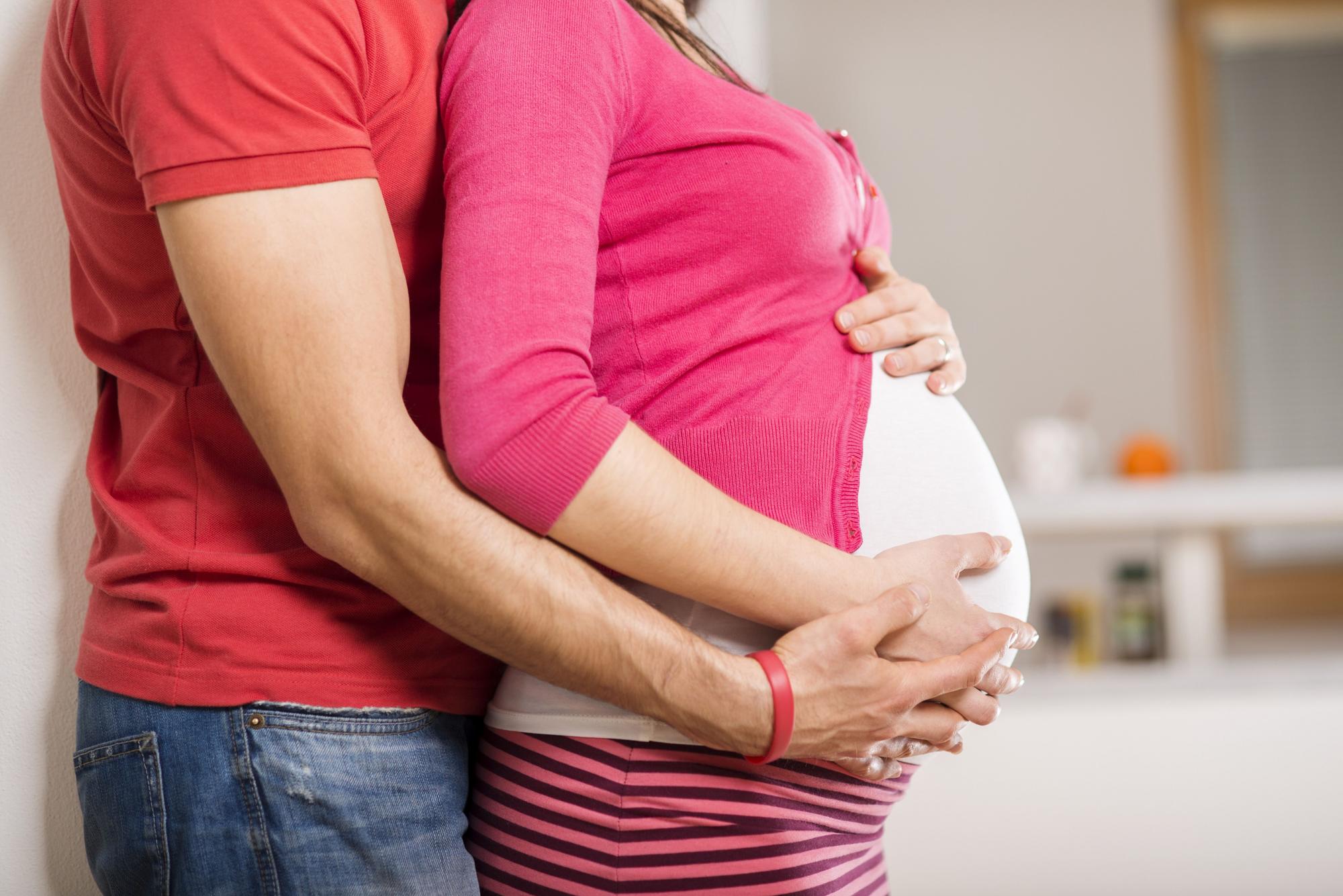 Vyras nieko nežinojo apie žmonos nėštumą ir jos ruošiamą staigmeną