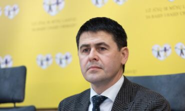 Vyriausybės krizė skaudžiai smogs vaikams