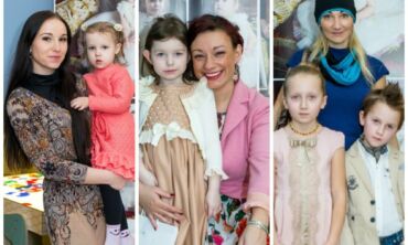 Žinomų šeimų vaikai demonstravo puošnių drabužėlių kolekciją