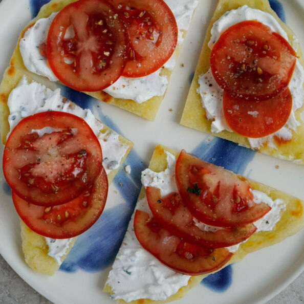 Naminis tepamas sūrelis su naan duonele