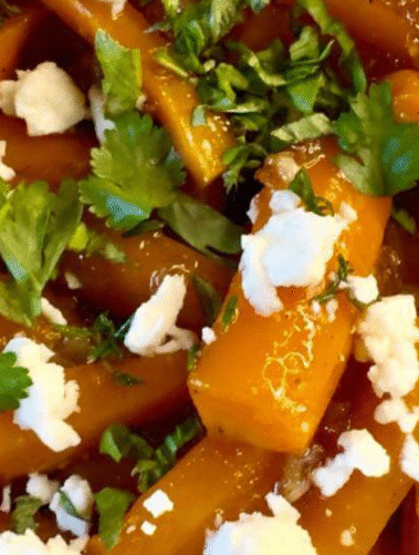 Morkos su medum, česnakais ir feta