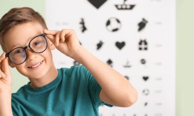Akiniai vaikui / Shutterstock