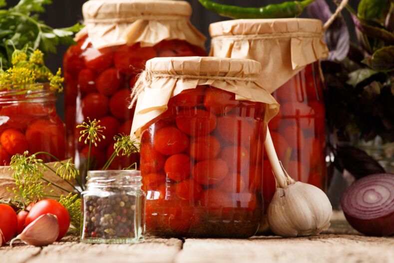 Marinuoti pomidorai / Shutterstock
