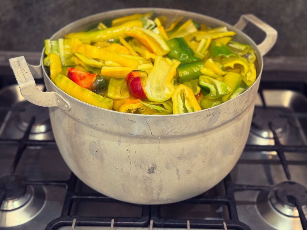 Žiemos mišrainė su paprika, pomidorais ir česnaku – gardus naminis receptas