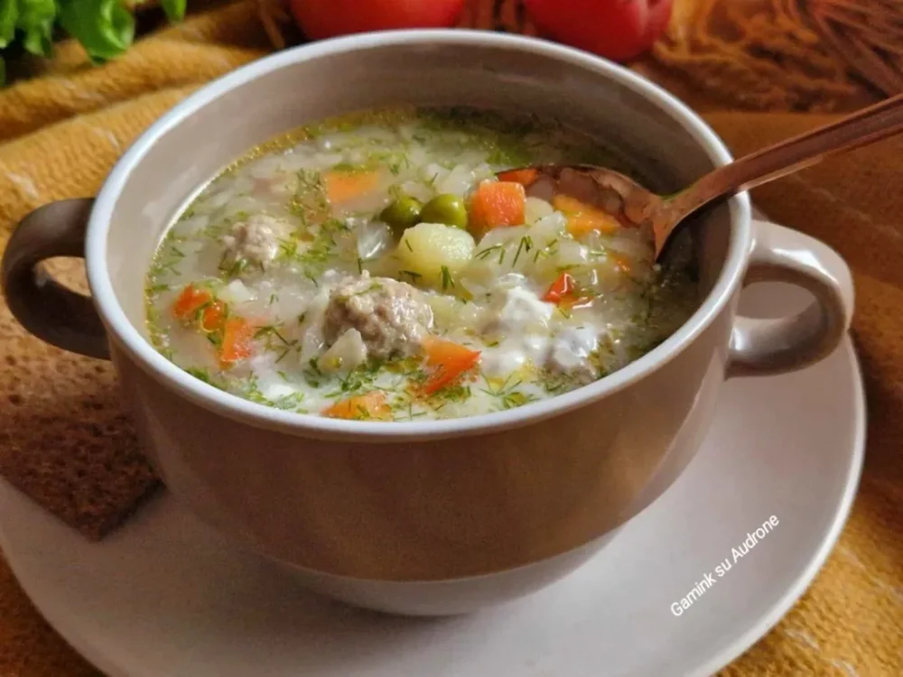 Daržovių sriuba su mėsos kukuliais: šildantis rudens patiekalas