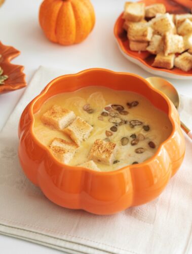 Moliūgų sriuba su perlinėmis kruopomis