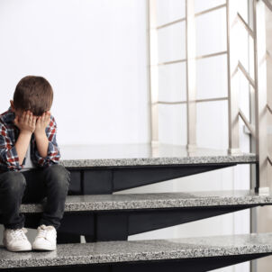 Berniukas verkia / Shutterstock